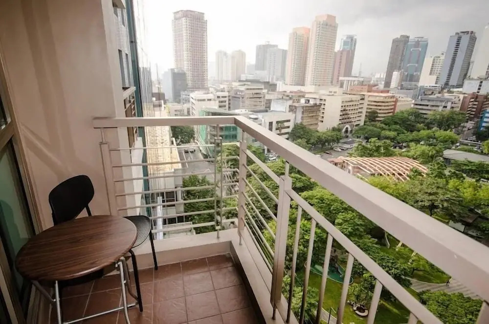 KL Tower Makati Apartments by PH Staycation