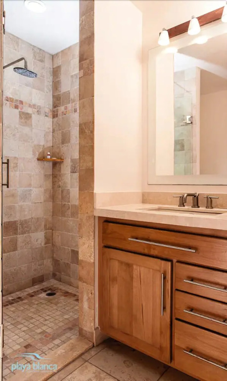 3 Bedrooms  Playa Blanca #1 Condo by RedAwning