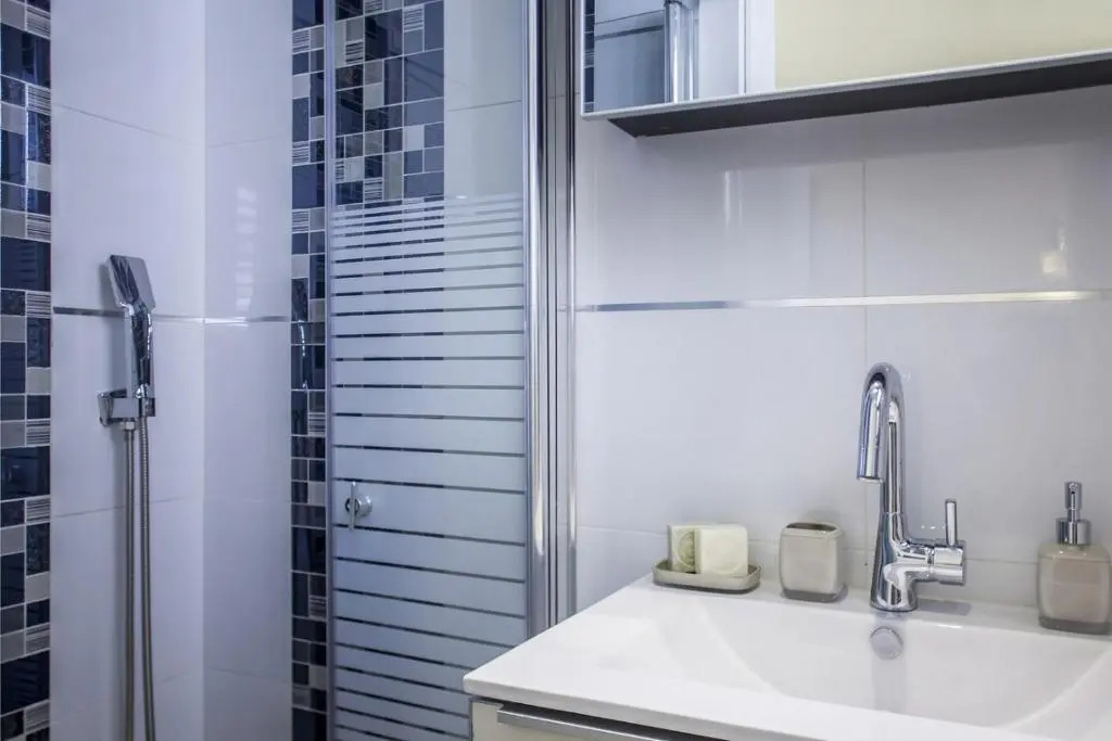 Brilliant 3BR in Shalom Aleichem 27 by HolyGuest