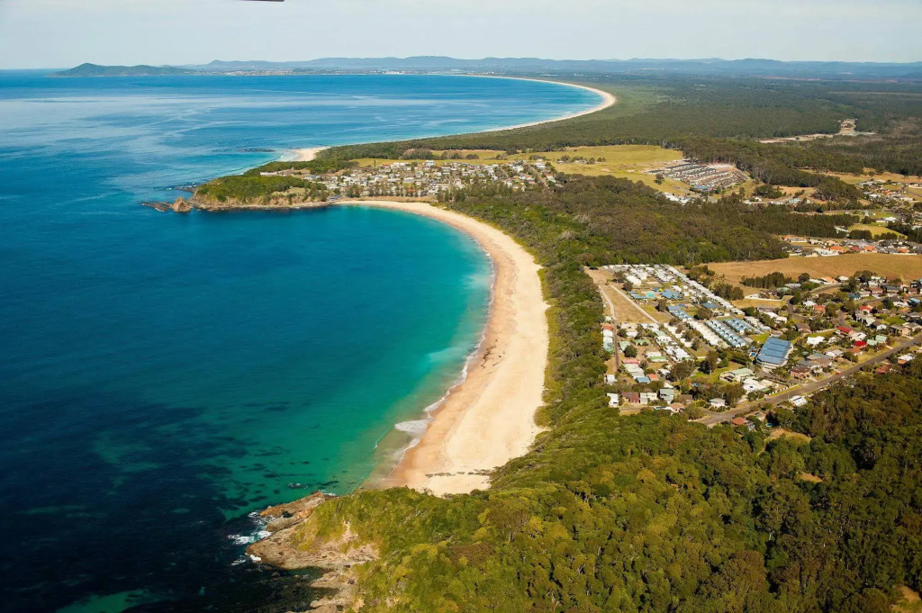 Beachfront Hallidays Point