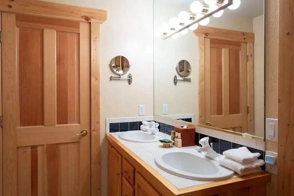 Bristlecone at Deer Valley Resort - Three Bedroom Condo with Hot Tub #101 3 Condo