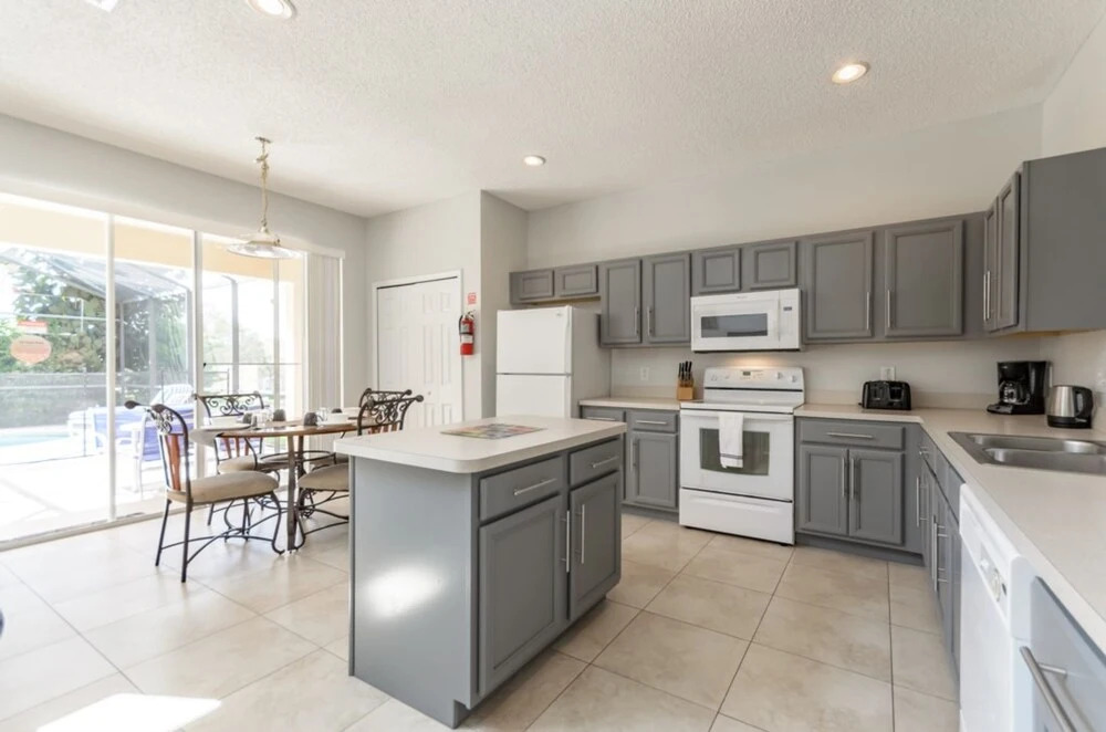 2696 La Isla Court