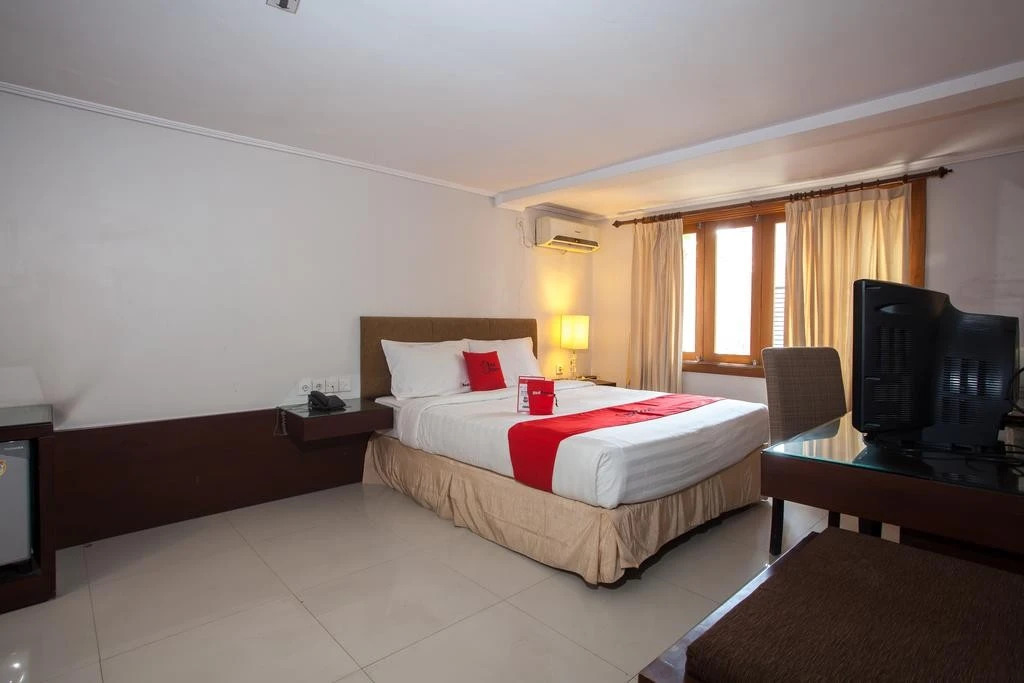 RedDoorz Premium @ Raya Nginden
