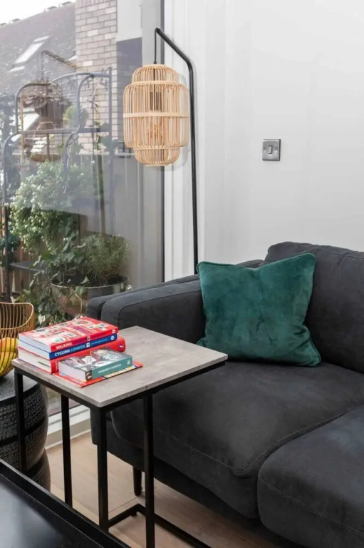 Tranquil & Stylish 1 Bedroom Flat With Private Balcony