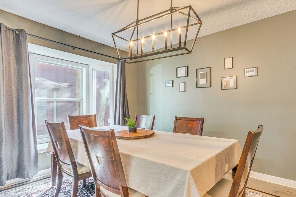 Cottage Vibes in Shalimar! Pet-friendly Townhome