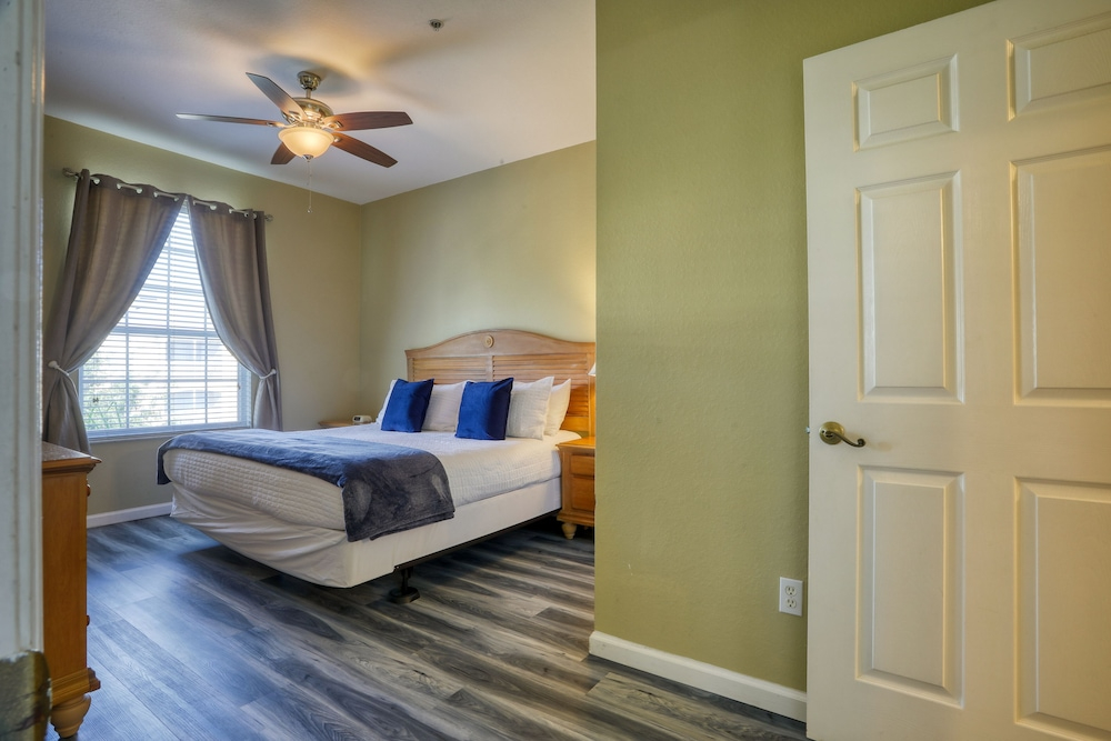 Resort Condo With Pools, hot Tub, Game Room, Tennis, Gym, Balcony, AC, & W/D