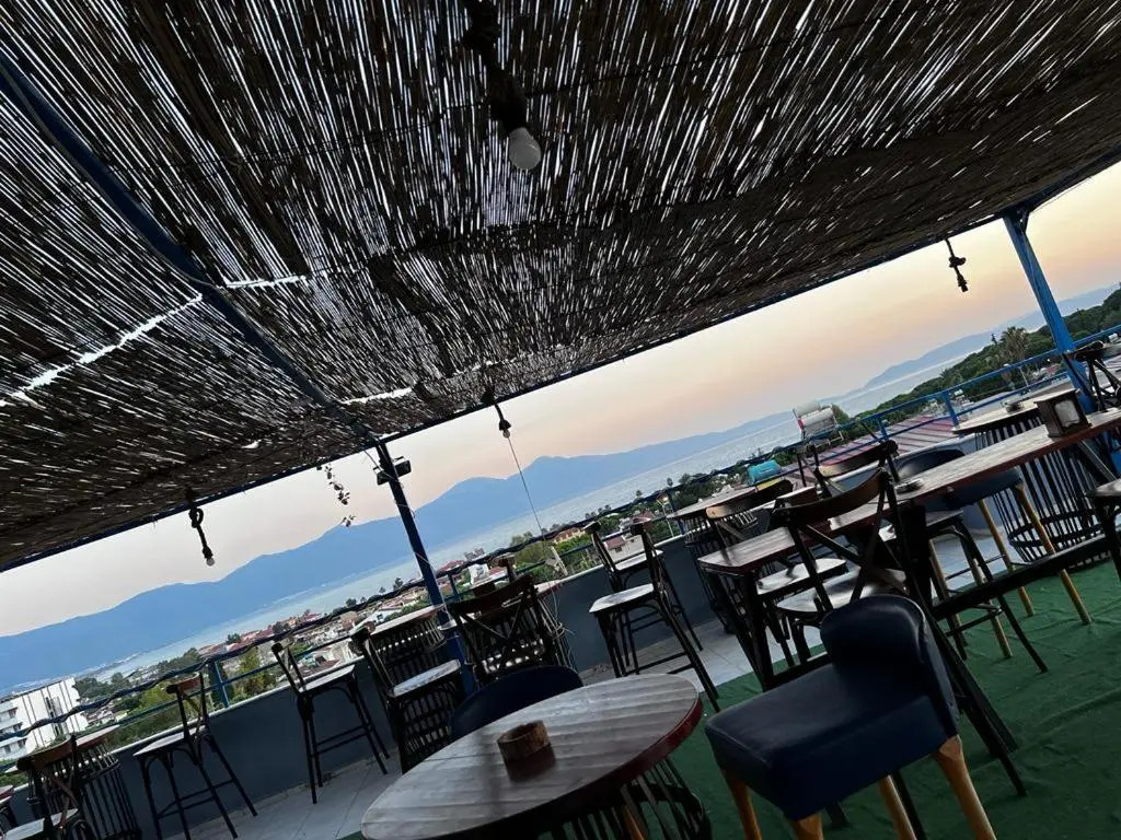 Ada Blue Star Apart Otel
