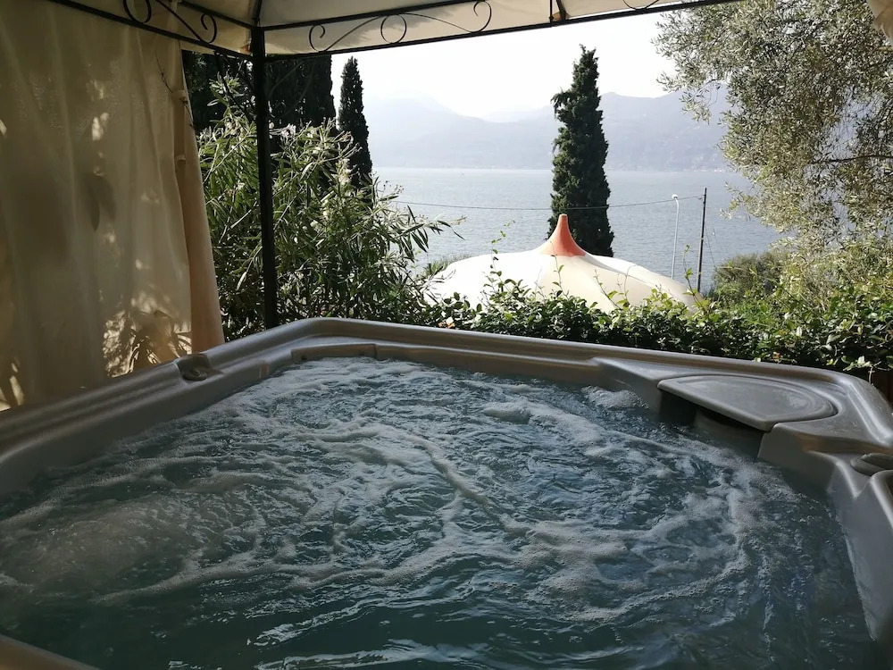 Residence Gardasee Apartments with Lake View