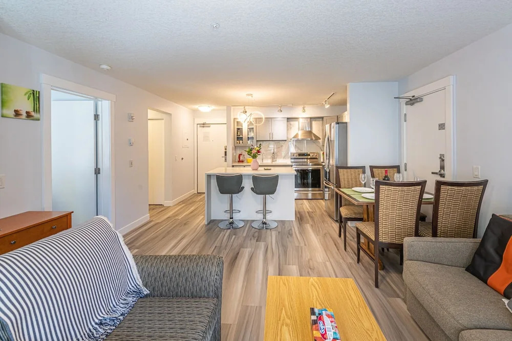 WindTower Resort - 1 BR Suite or 1 Single Room
