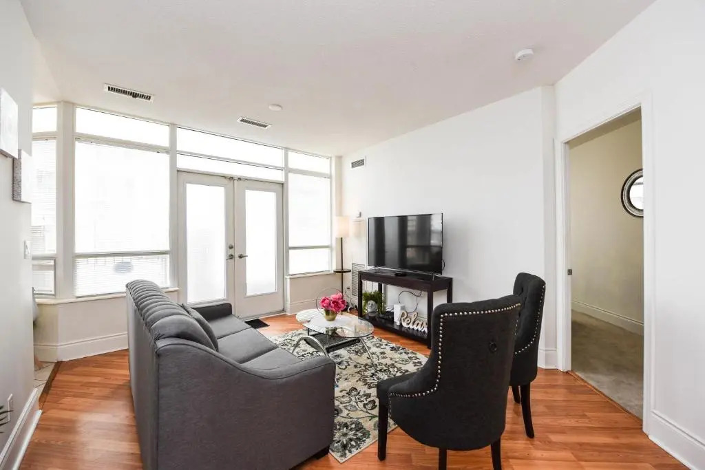 PlanURstay - Amazing 2BR & 2BTH - Near Square One Mall
