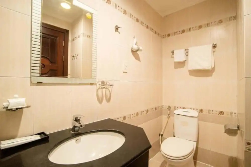 Binh Hung Hotel