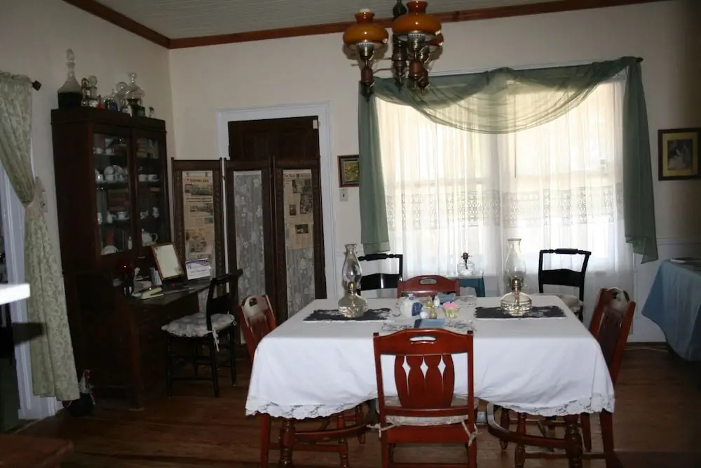 Lamplight Inn