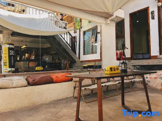 Third Ji International Youth Hostel