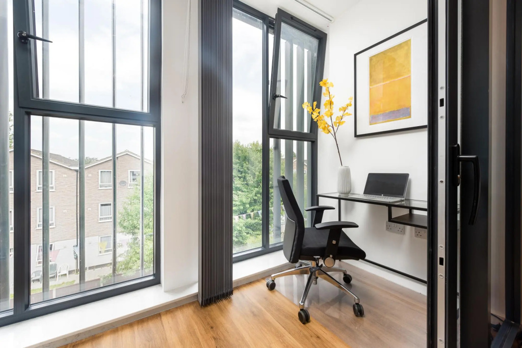 Modern Kingston Home Close to Hampton Court Palace by Underthedoormat