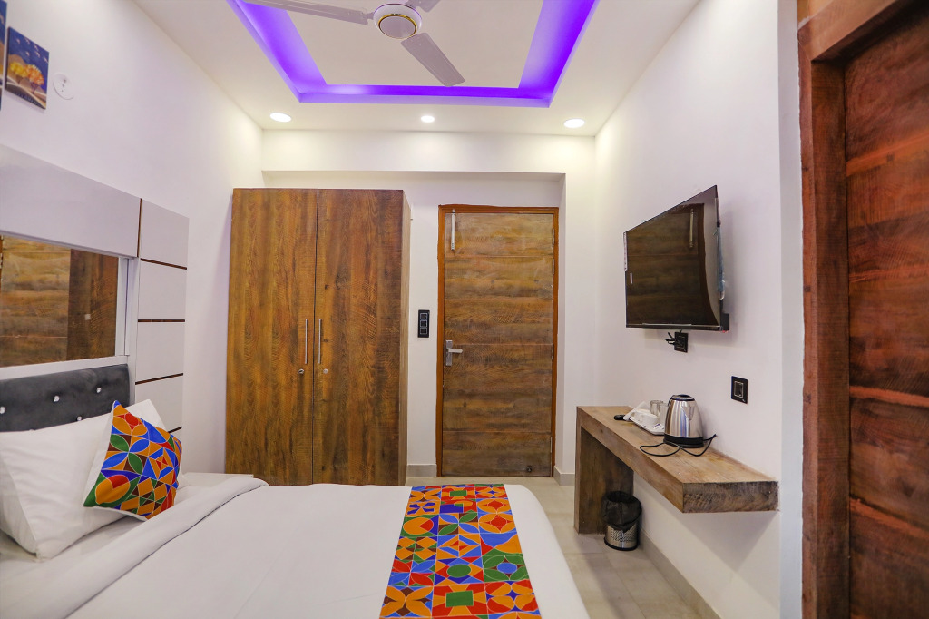 FabHotel F9 Noida Sector 27