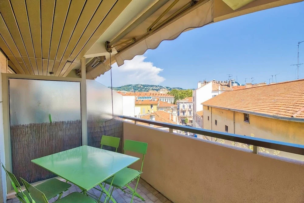 2 Rooms With Parking and Balcony, Heart of Cannes