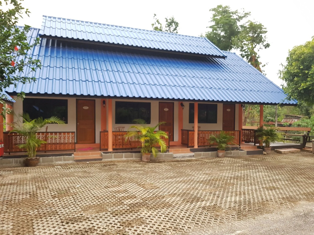 Banphu Montalang Resort