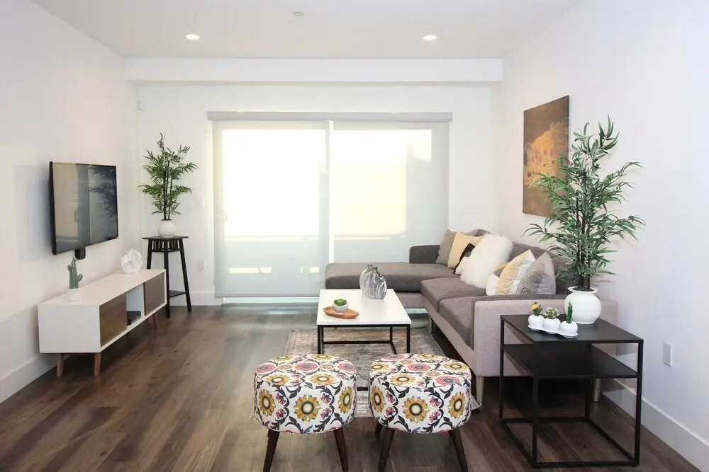 LA Luxury Suites Parking 2 BD 2 BA
