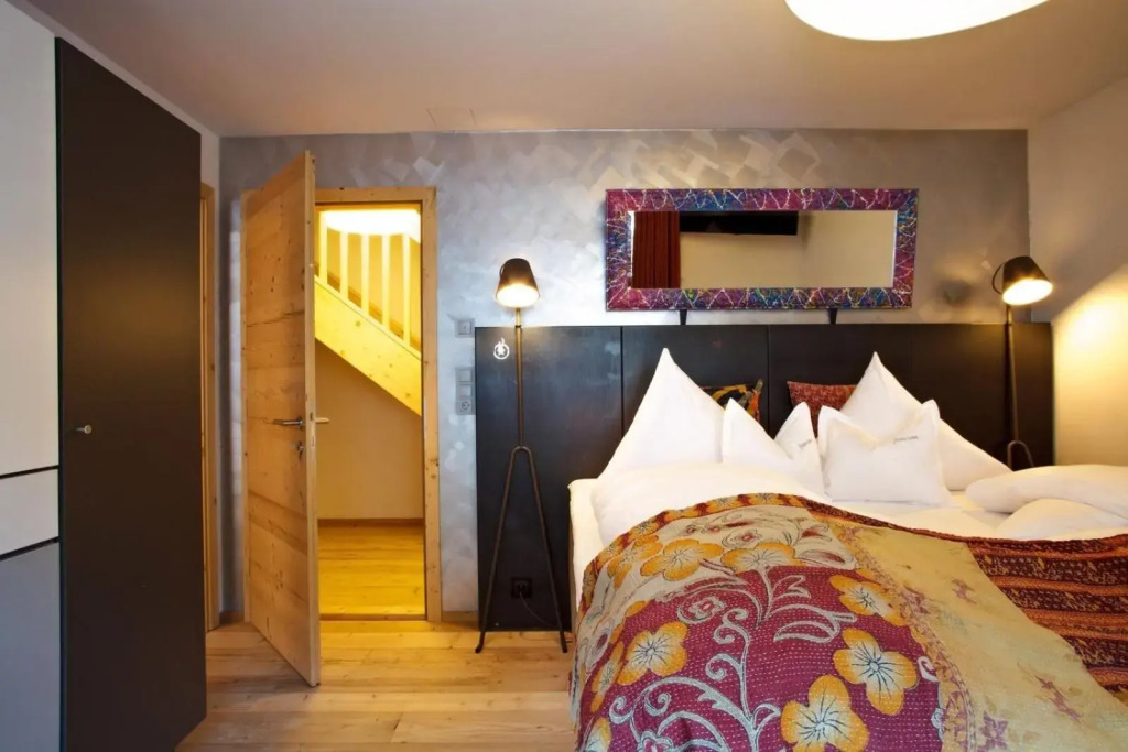 Raffls Tyrol Hotel