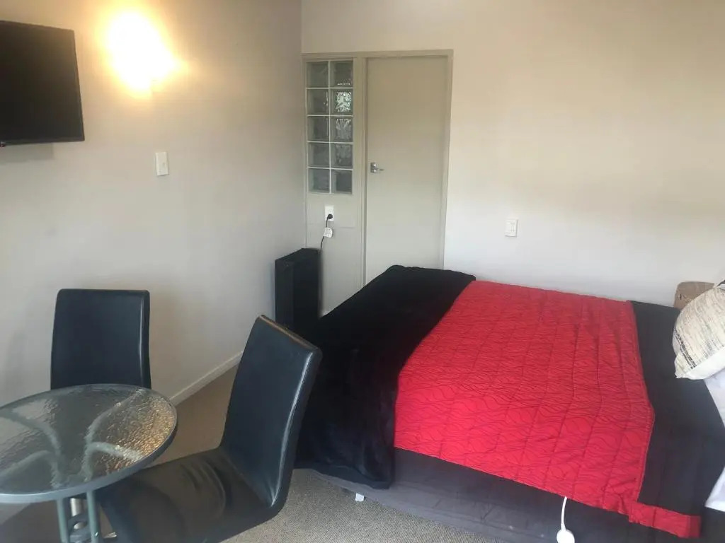 Absolute Lake View Motel