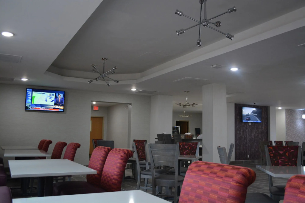 Orangewood Inn & Suites Kansas City Airport