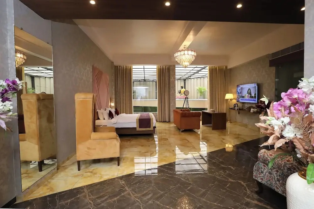 Hotel Reyansh Pride