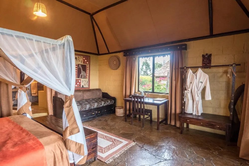 Rhino Watch safari Lodge