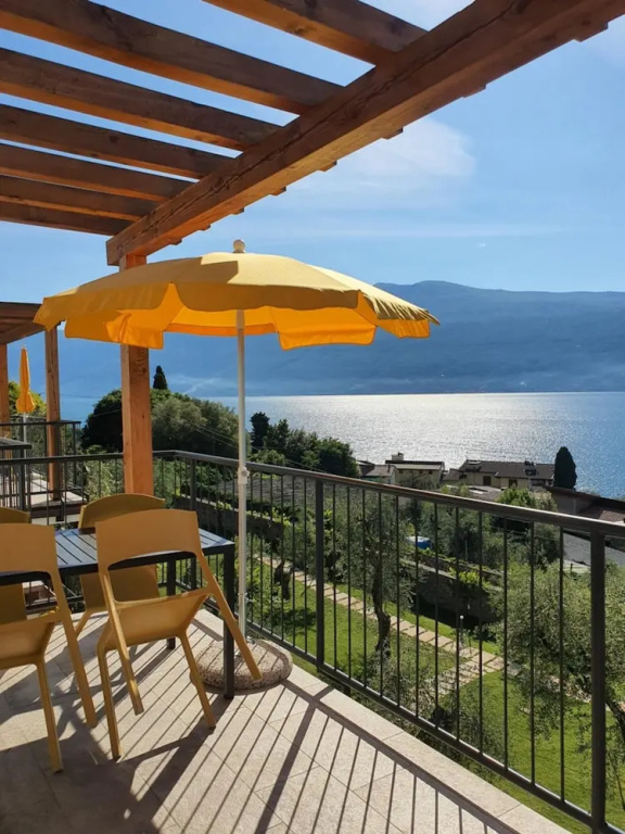 Residence Dany appartamenti con cucina vista lago piscina e parcheggio