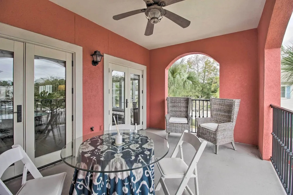 Pet-Friendly Villa with Balcony in Bluffton!