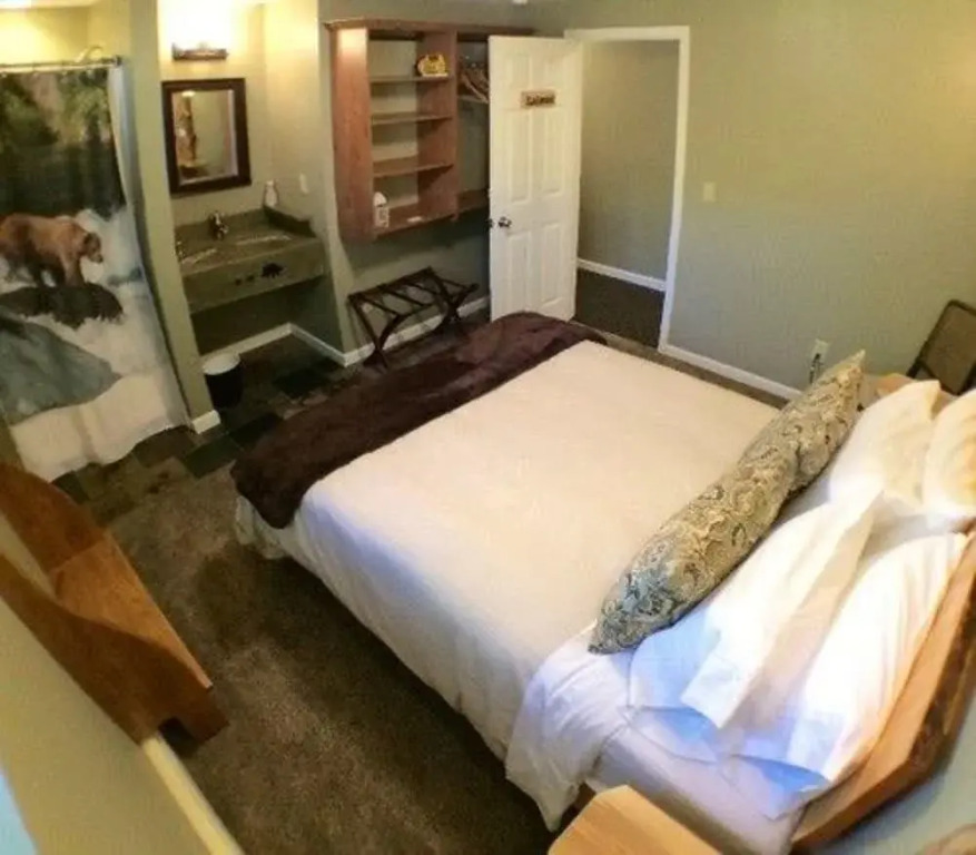 Fireweed Manor Bed and Breakfast