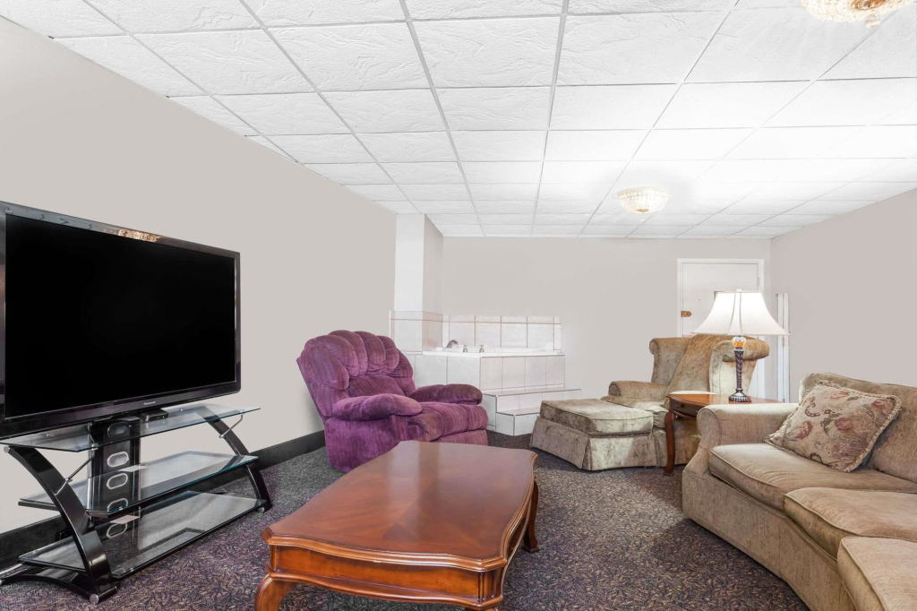 Ramada by Wyndham Henderson/Evansville
