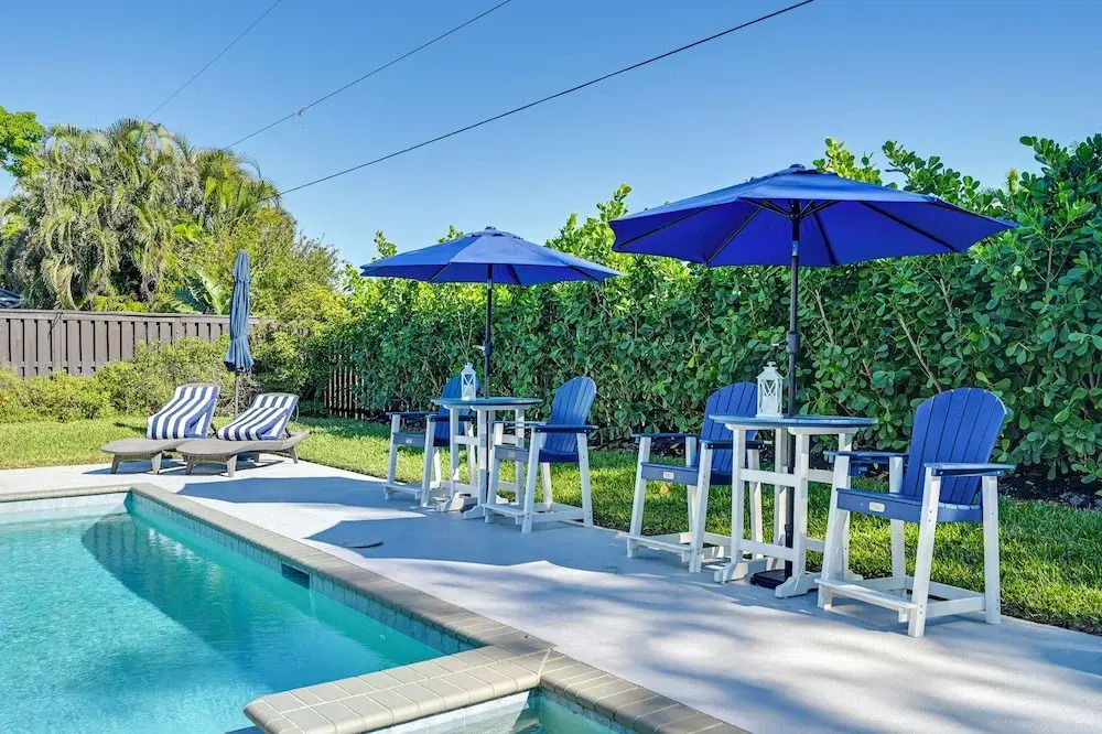 Pool & Spa: Luxe Home in Naples!