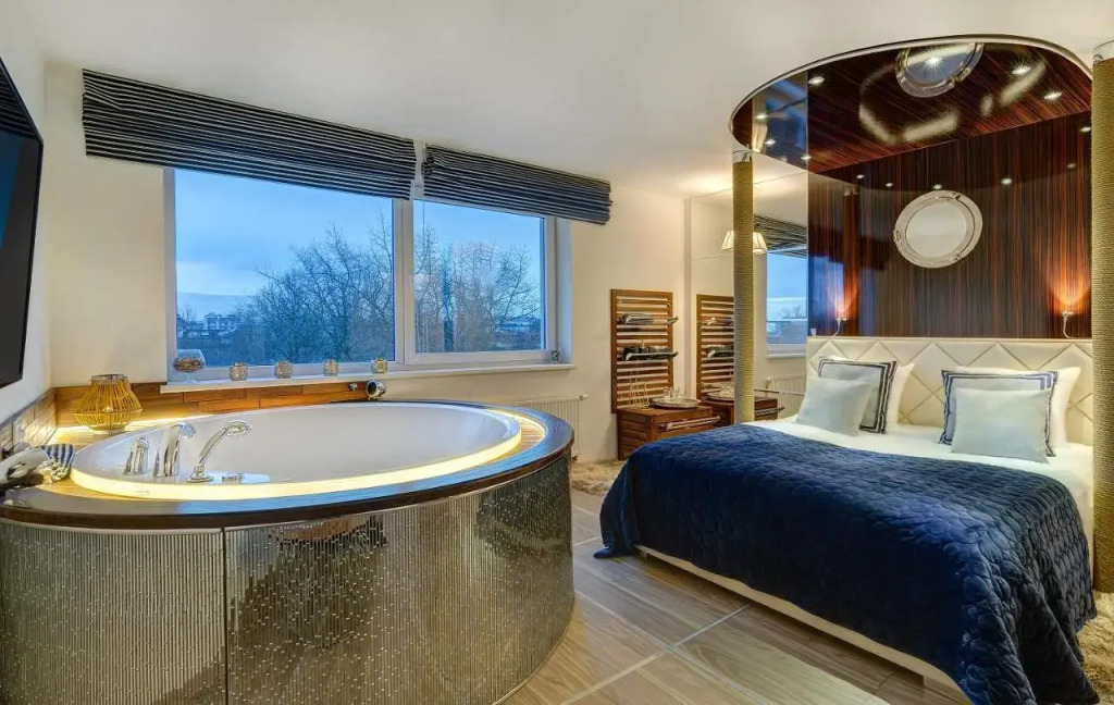 June street Spa apartments