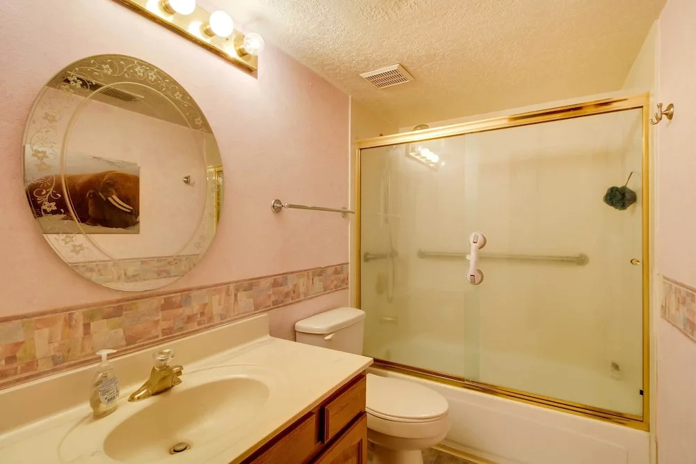 Albuquerque Home w/ Spacious Yard & Fire Pit!