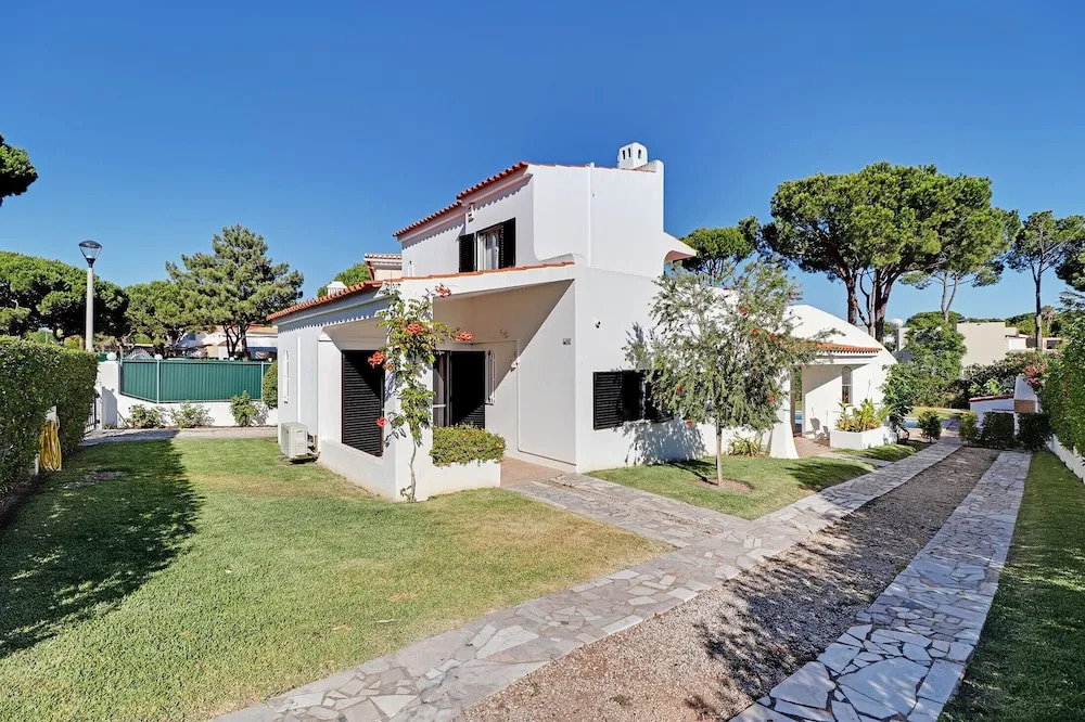 Vilamoura Ocean Villa with Pool by Homing