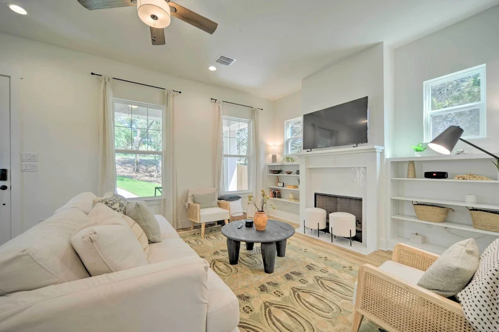 Canyon Lake Home w/ Deck ~ 1 Mi to Comal Park