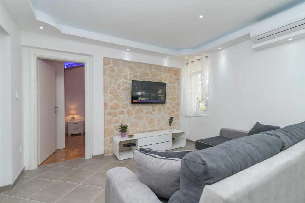 New 4* apartment "Orto" in the center of Trogir