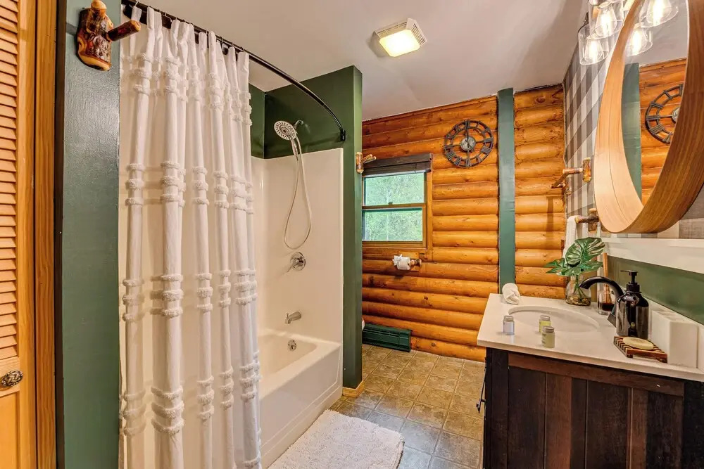 Hot Tub & Fire Pit: Albrightsville Log Cabin!