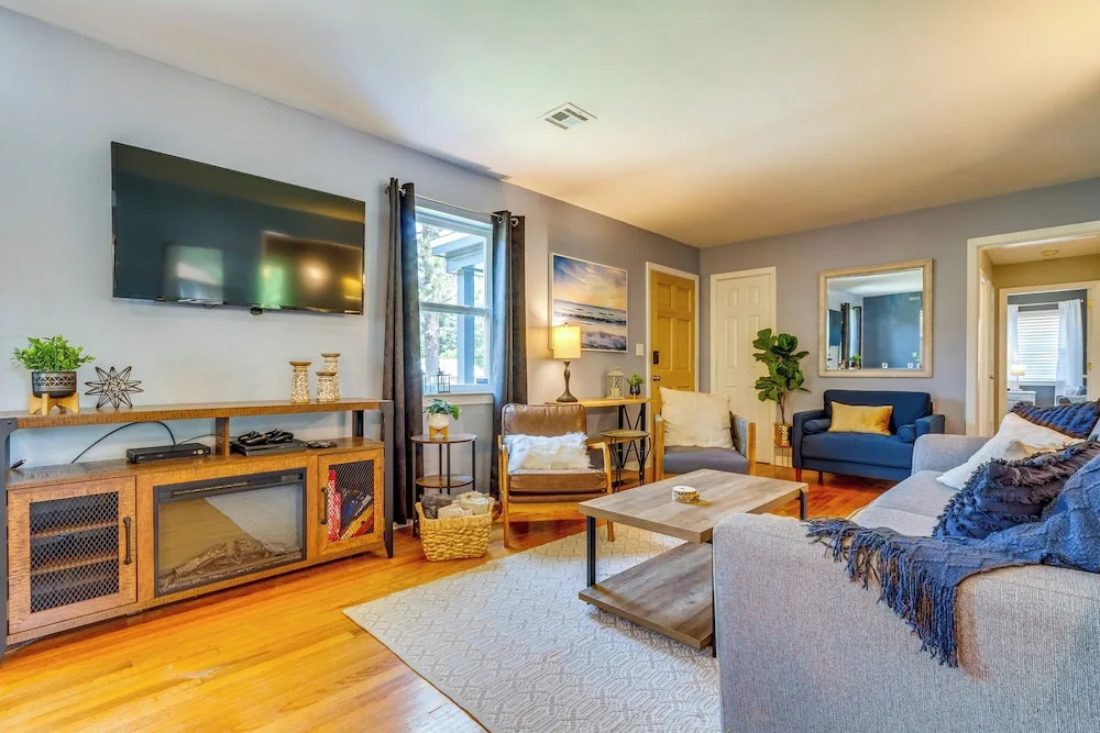 Pet-friendly Pensacola Home w/ Sunny Backyard!