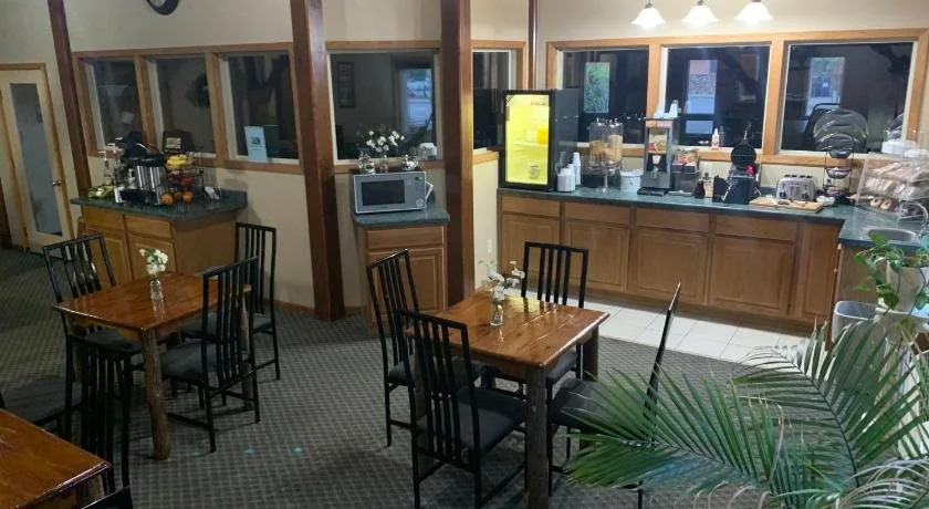 Woodland Inn & Suites