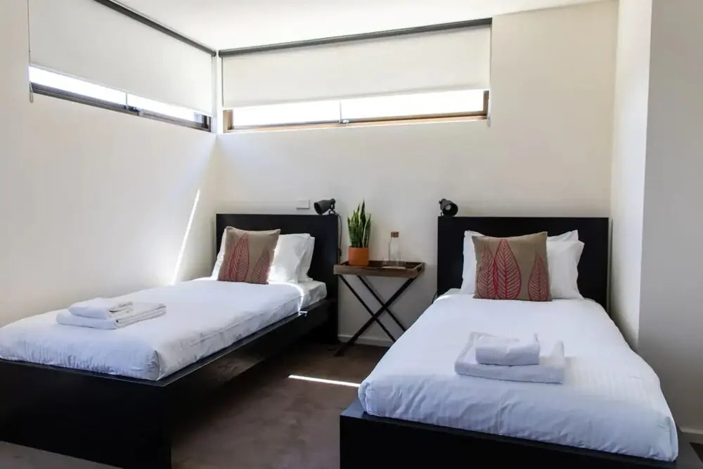 Trendy 2 Bedroom Townhouse In Melbournes Richmond
