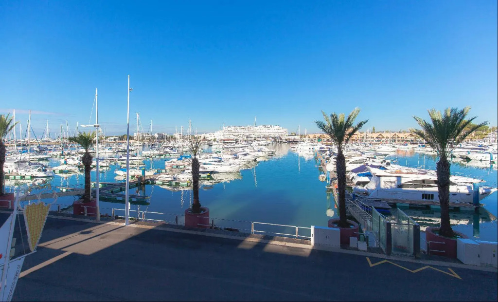 Marina Plaza by Garvetur