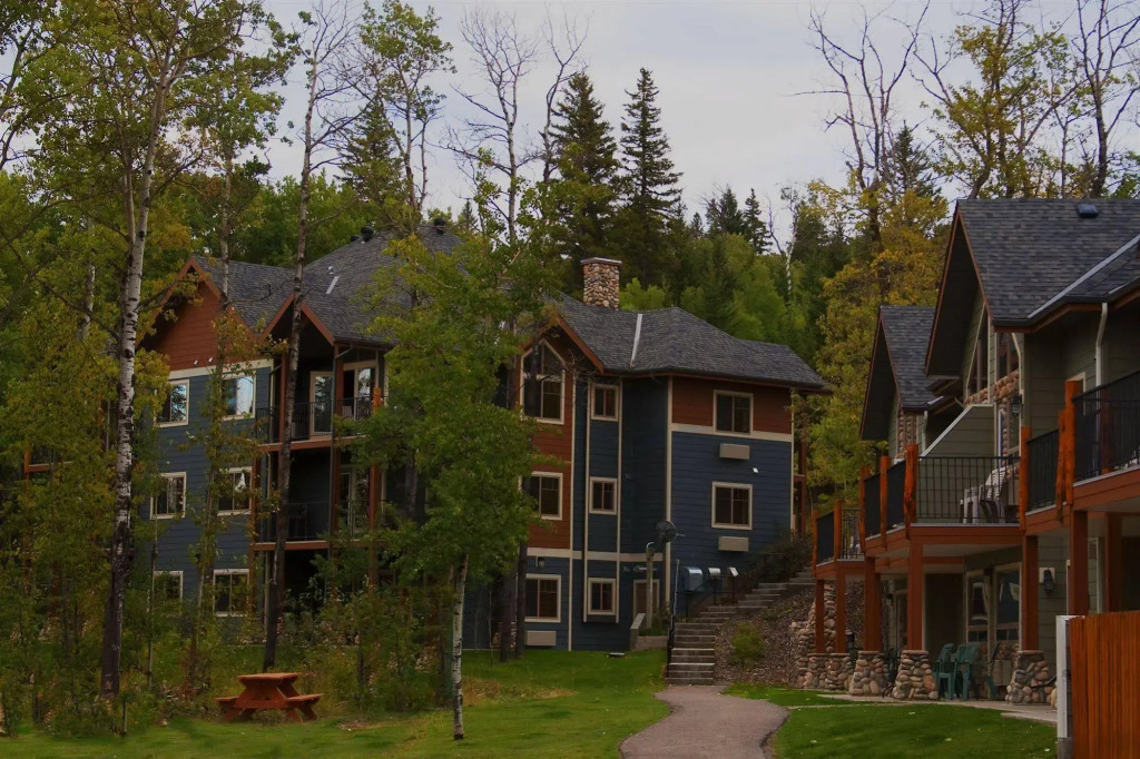 Elkwater Lake Lodge and Resort