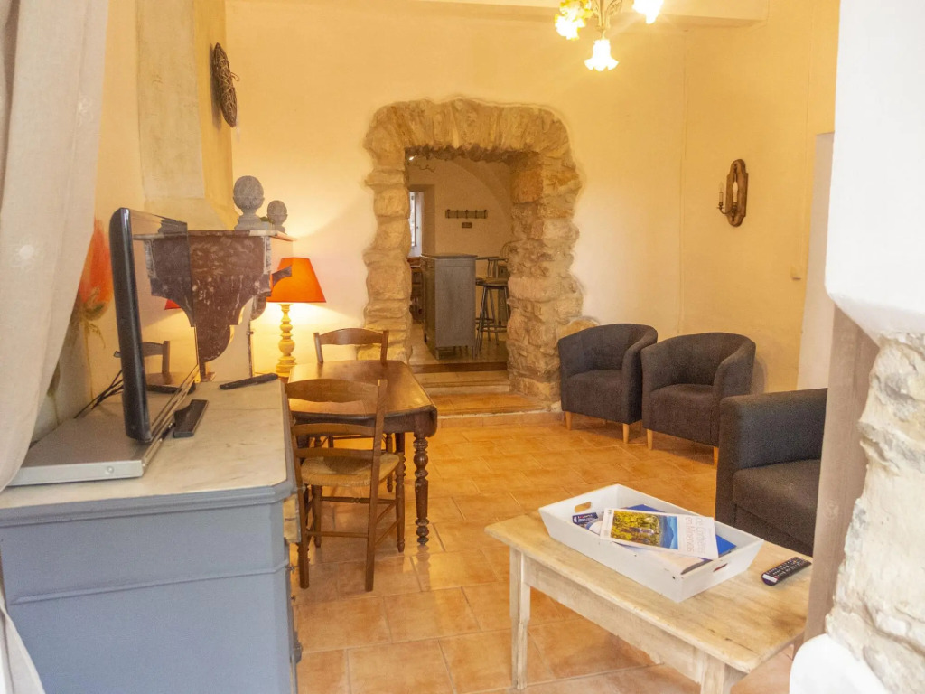 Charming Holiday Home in La Caunette with Swimming Pool