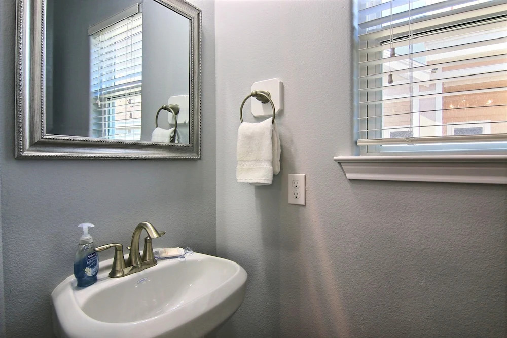 Beachside #205 3 Bedrooms 2.5 Bathrooms Condo