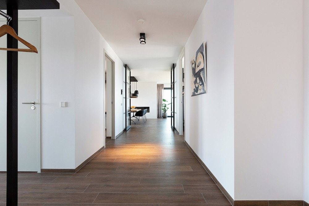 Chic Apartment for 8 With Seaview