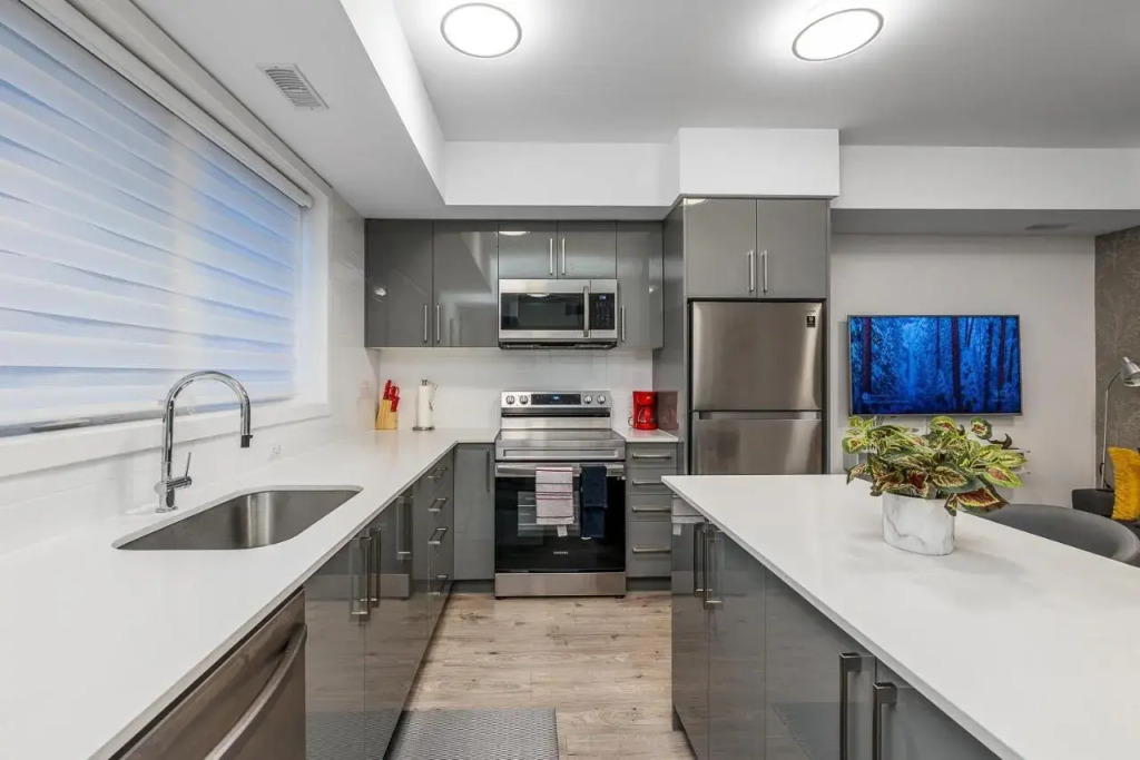 Exquisite 2 Bedroom Apt, mins to the falls.