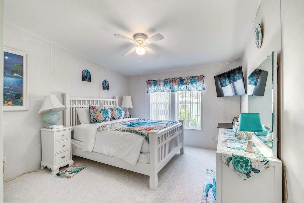 Waterfront Weeki Wachee Home w/ Fire Pit!