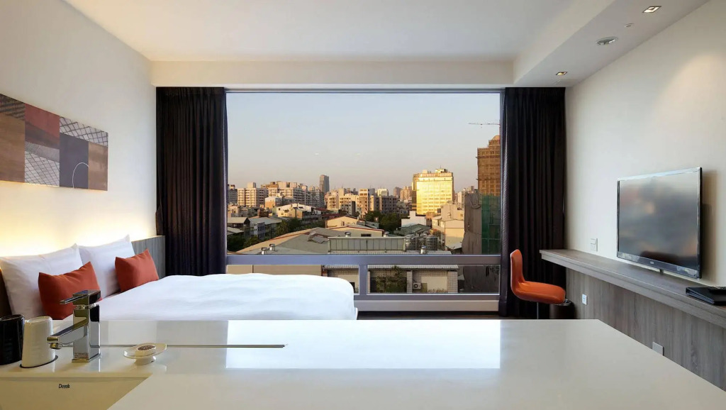 52 Hotel