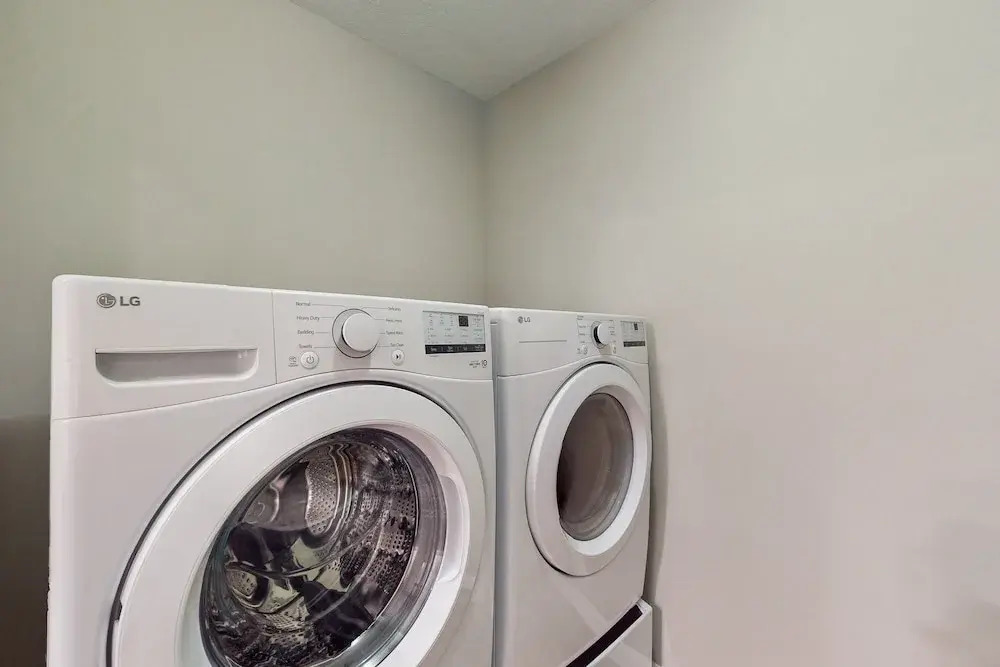 Updated House With Enclosed Yard, Patio, Central AC, & Washer/dryer
